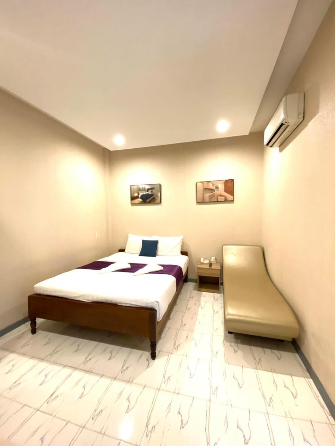 White Residence Hotel & Apartment Phnom Penh Exterior foto