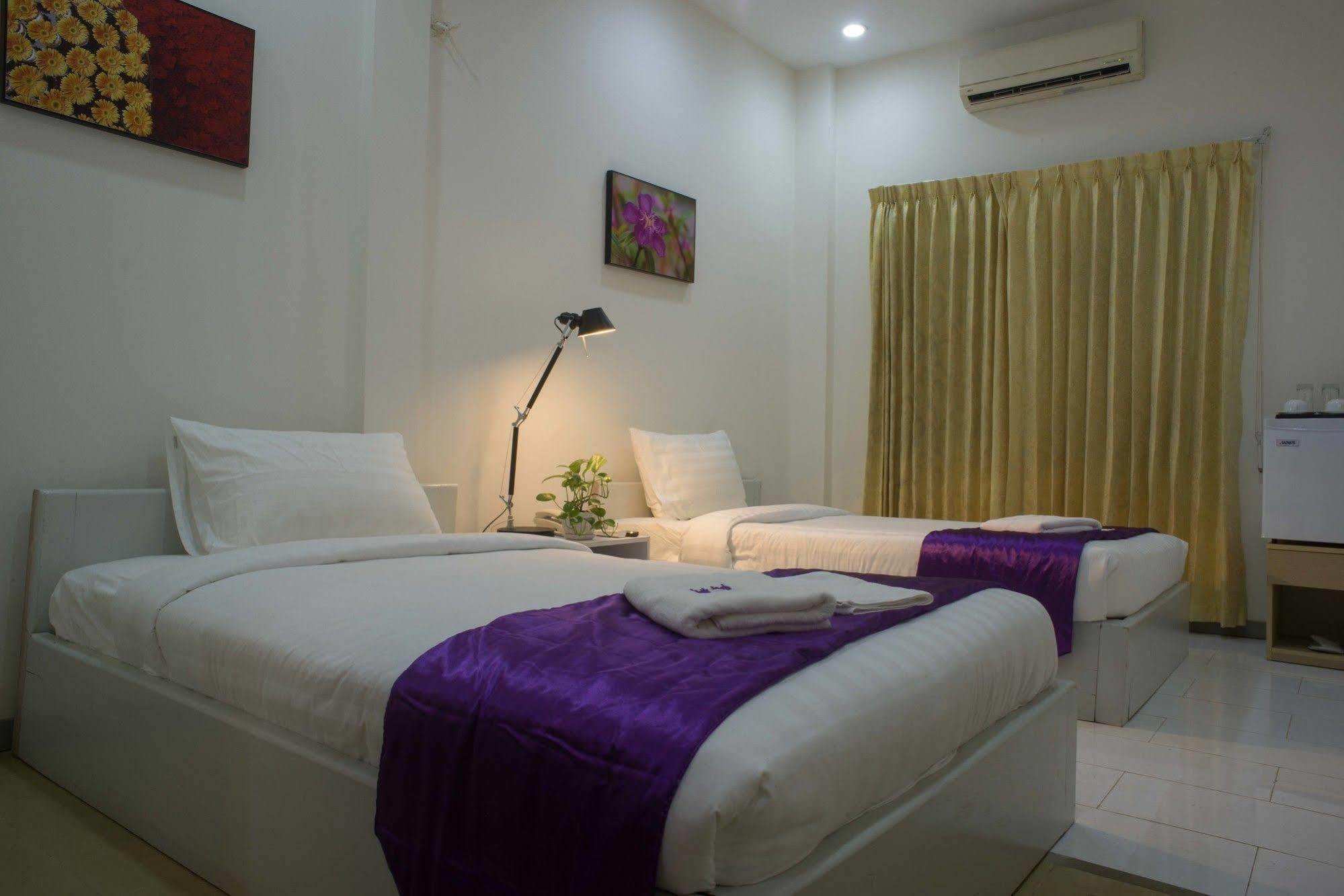 White Residence Hotel & Apartment Phnom Penh Exterior foto