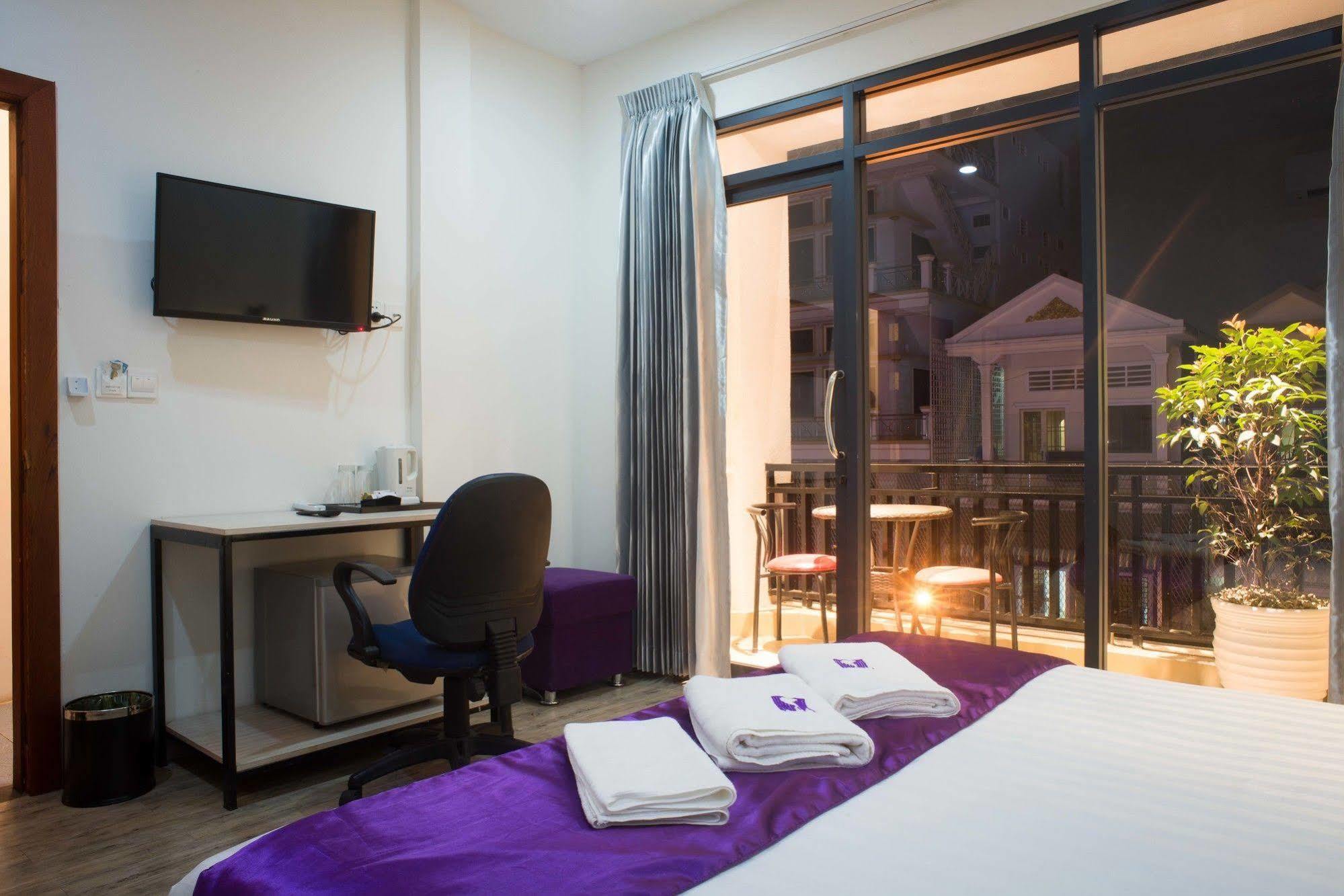 White Residence Hotel & Apartment Phnom Penh Exterior foto