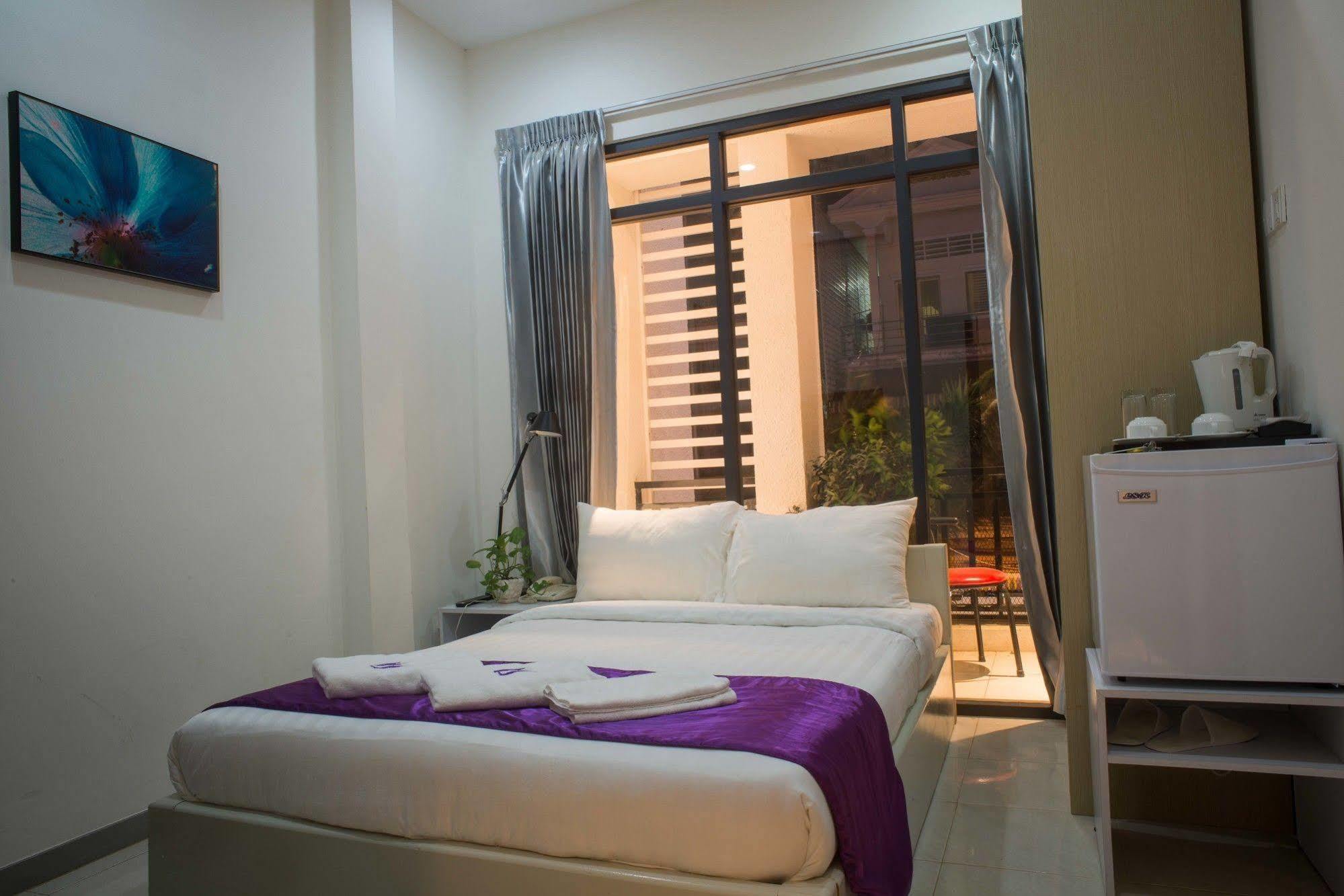 White Residence Hotel & Apartment Phnom Penh Exterior foto