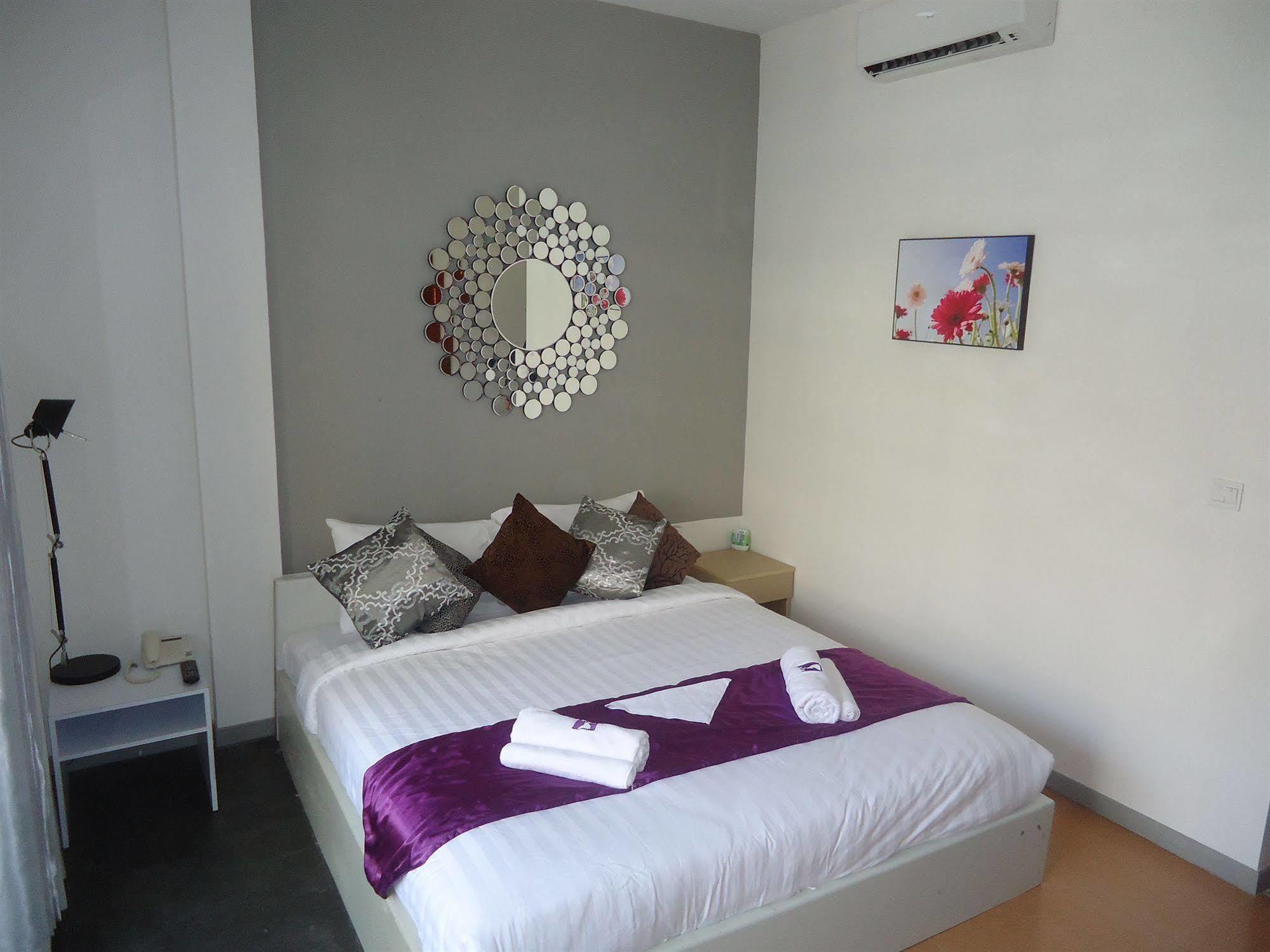 White Residence Hotel & Apartment Phnom Penh Exterior foto