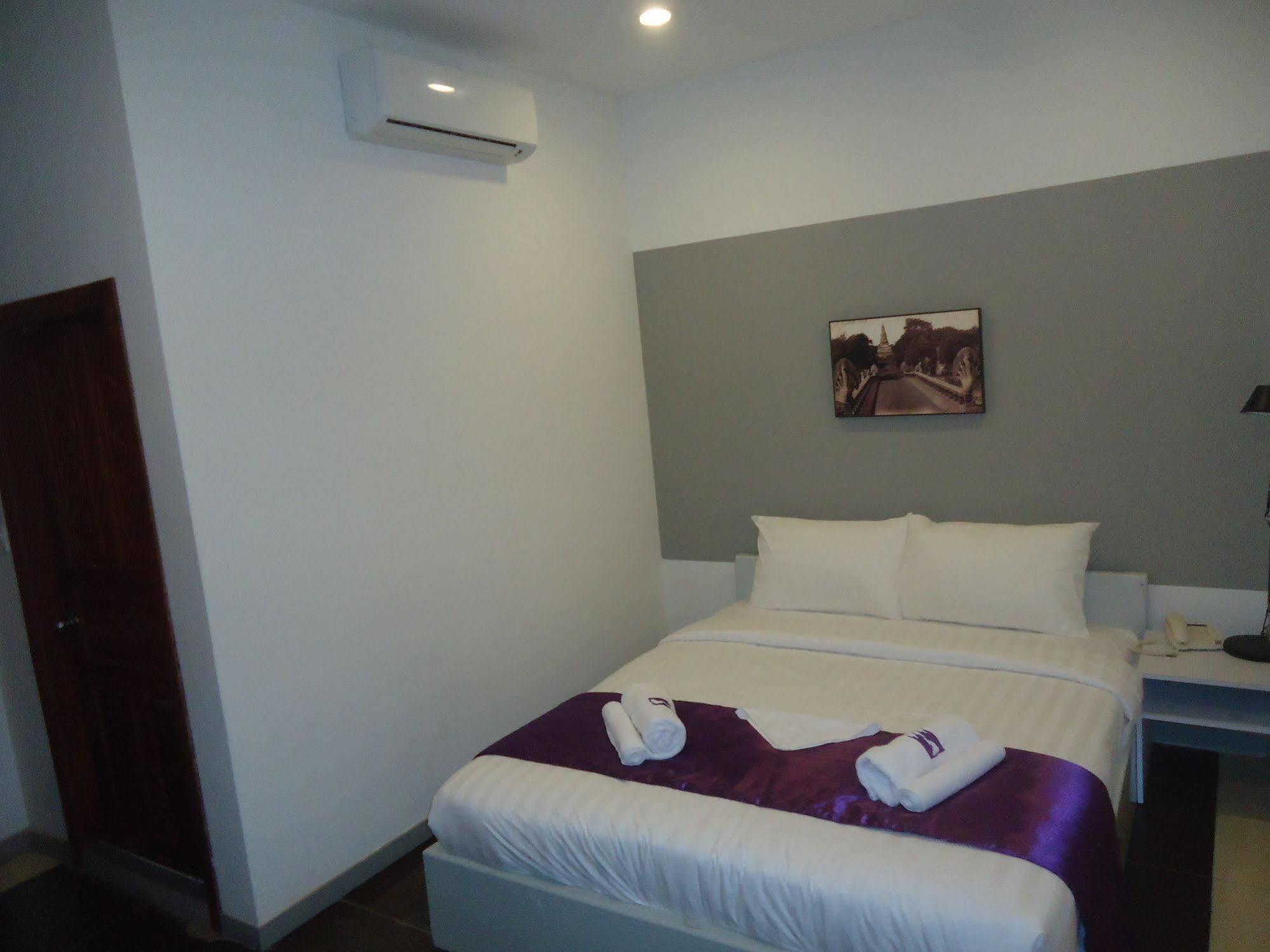 White Residence Hotel & Apartment Phnom Penh Exterior foto