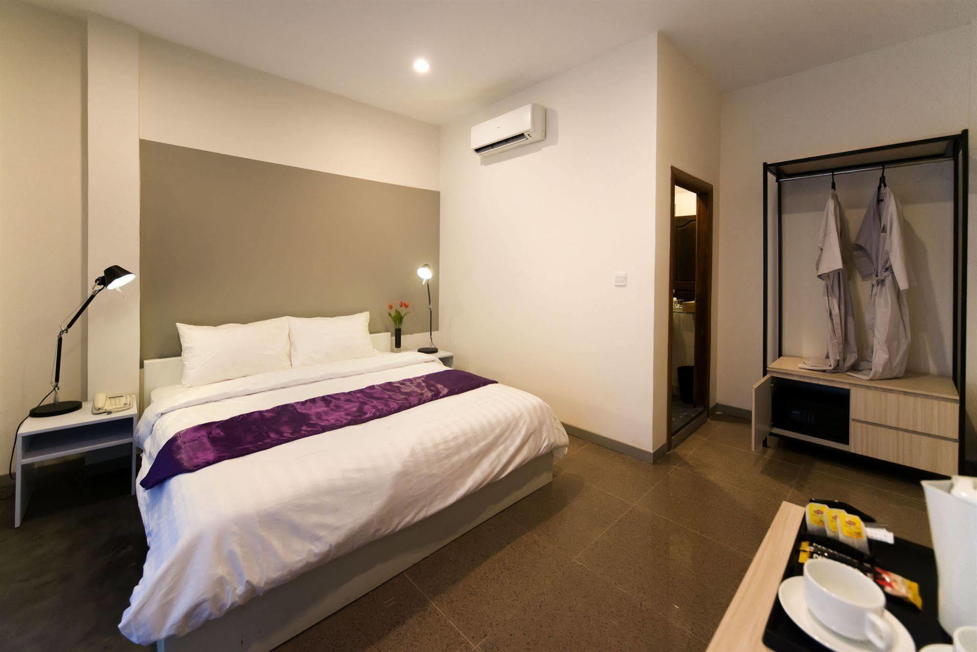 White Residence Hotel & Apartment Phnom Penh Exterior foto
